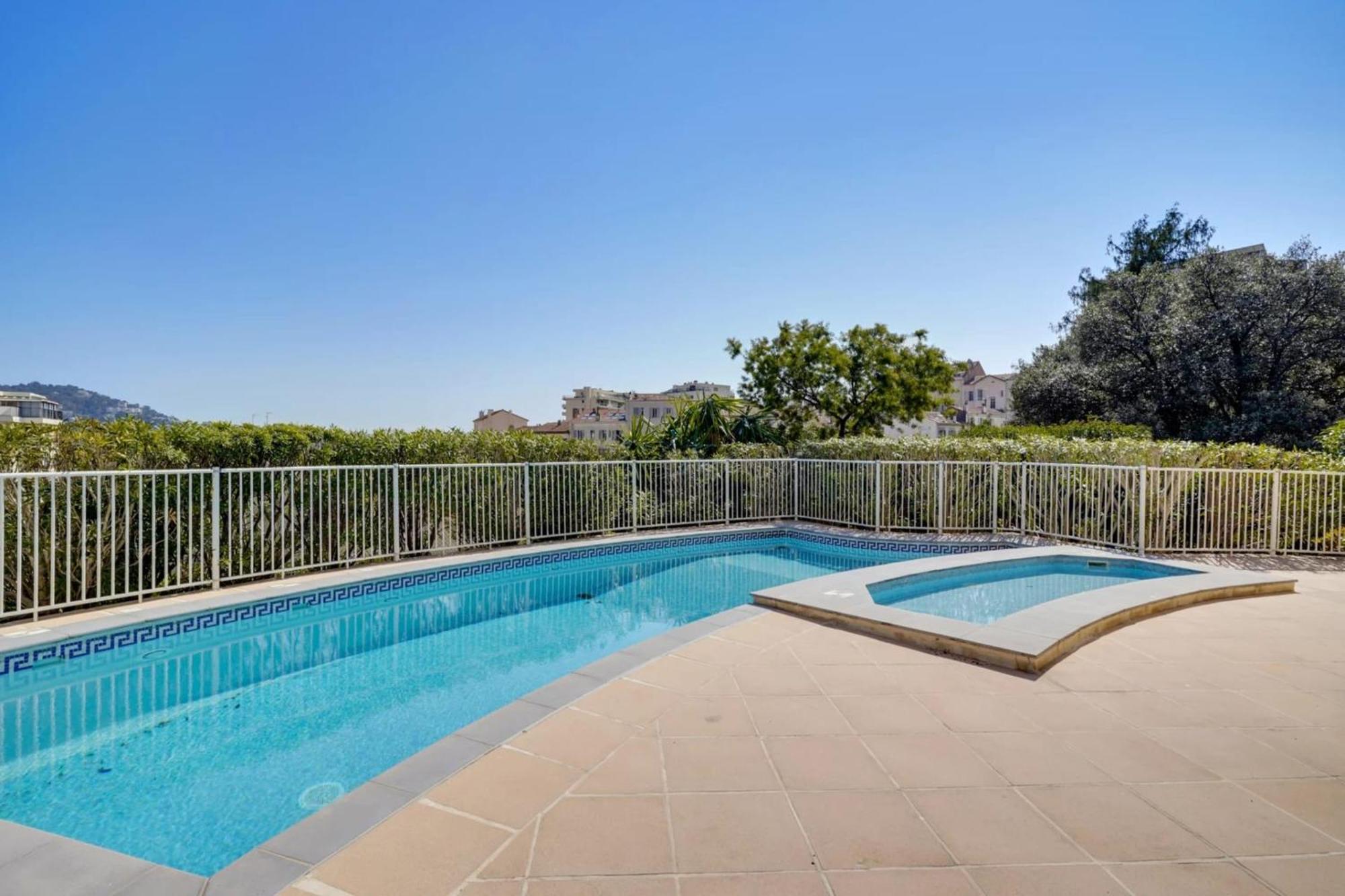 3br In With Swimming Pool Terraces Parking & Ac - Benakey