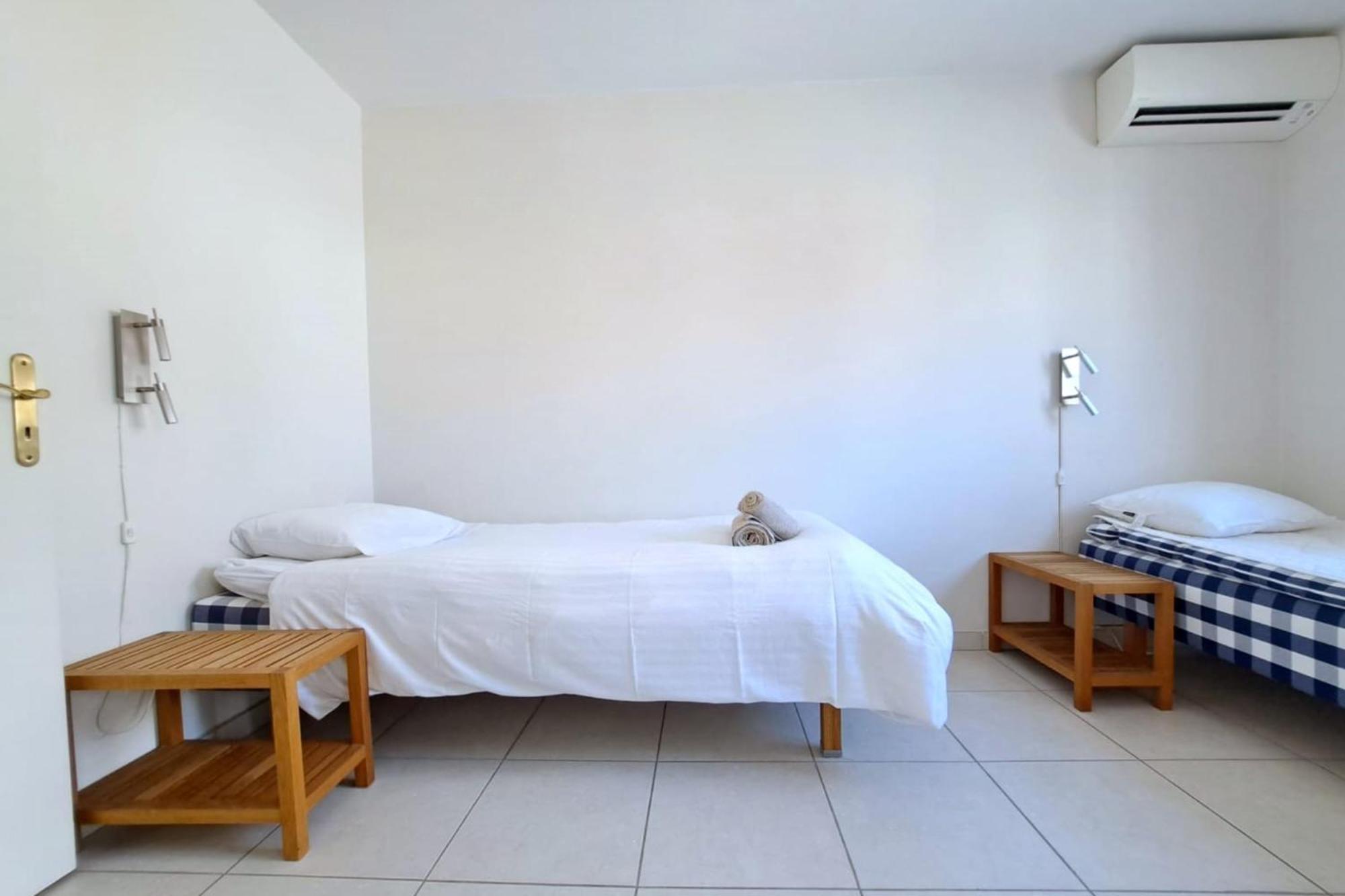 3br In With Swimming Pool Terraces Parking & Ac - Benakey *