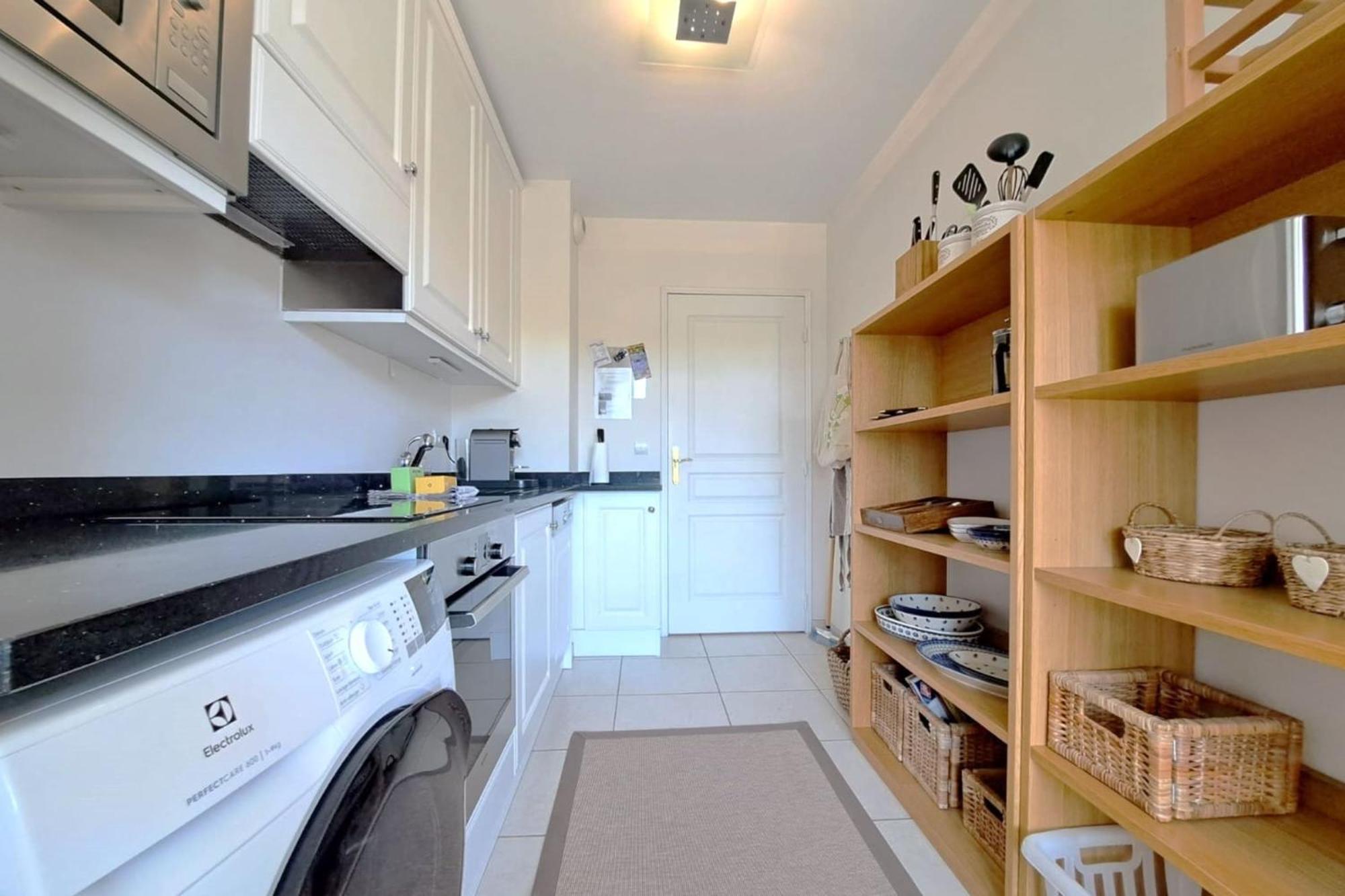 3br In With Swimming Pool Terraces Parking & Ac - Benakey